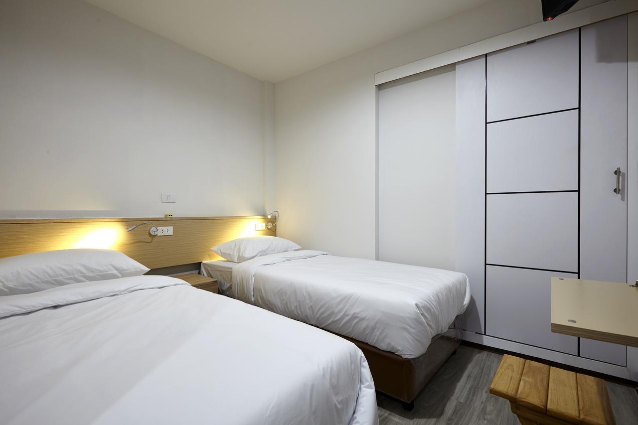 Le Bonheur Poshtel Hostel Bangkok Exterior photo