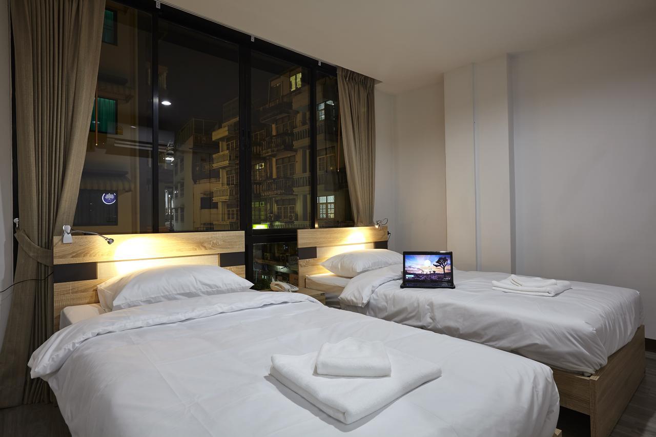 Le Bonheur Poshtel Hostel Bangkok Exterior photo